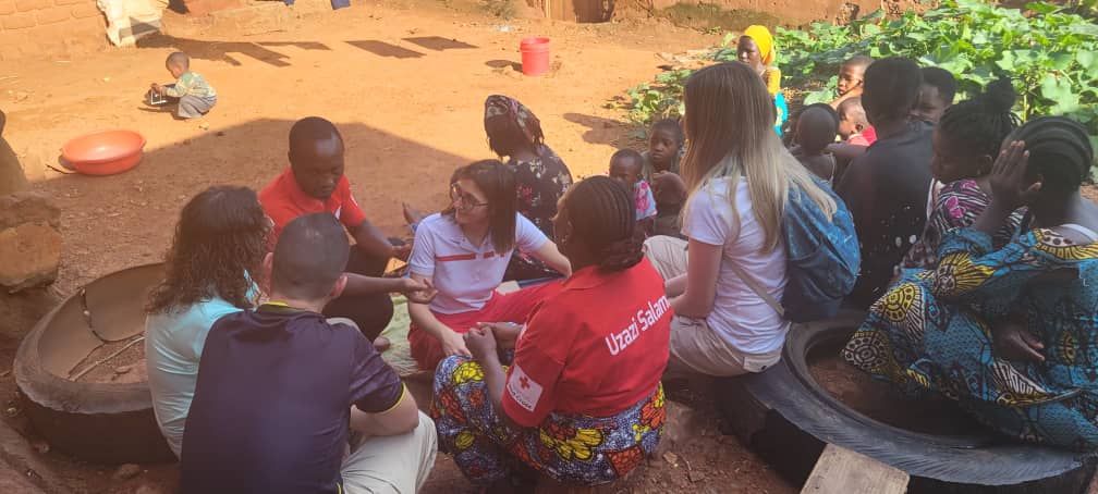 Equipo CR con mujeres embarazas en Tanzania